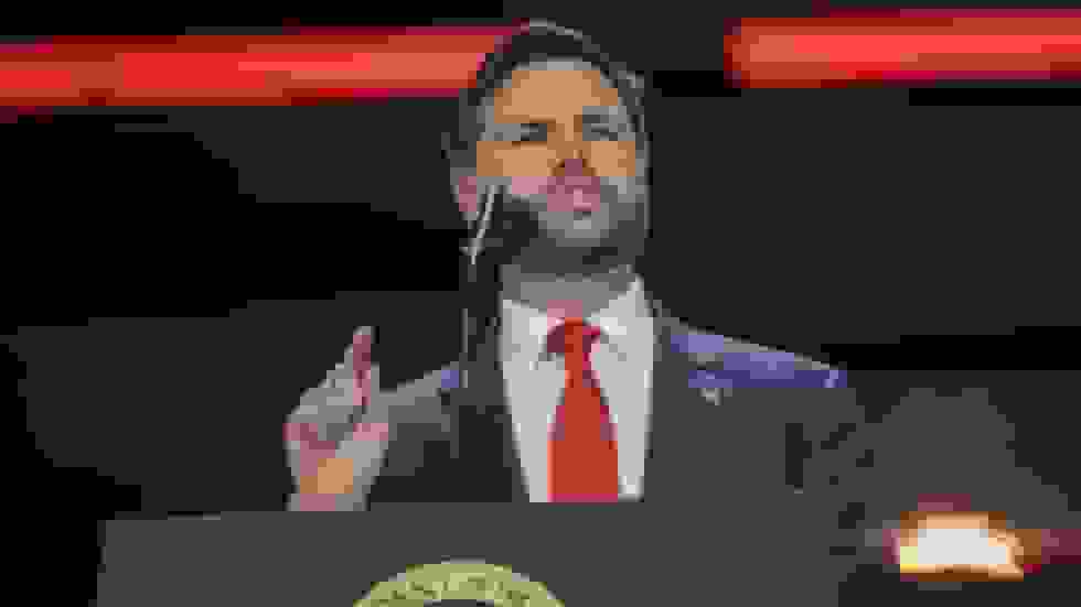 وینس به دموکرات‌ها می‌گوید: «بزرگ شوید» و بر رسوایی‌های حزب خود تمرکز کنید