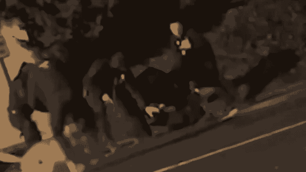 متهم حمله چاقوکشی در قطار بریتانیا از پلیس خواست که او را “بکشد”