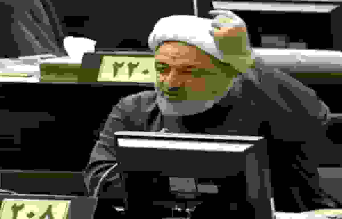 تمام امضاهای آقای عارف غیرقانونی است/ ما با ظریف مشکل شخصی نداریم