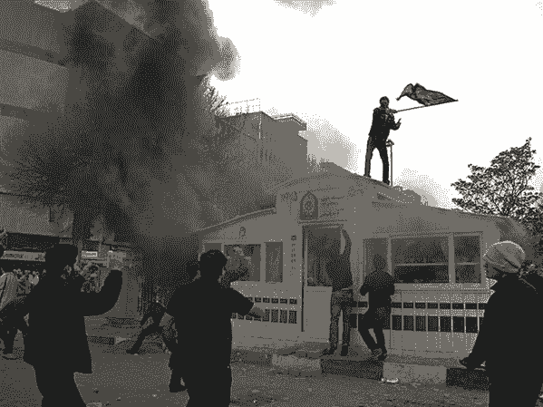 اظهارات کروبی تکرار مسیر انحرافی فتنه ۸۸ است / رهبری خط قرمز ملت ایران