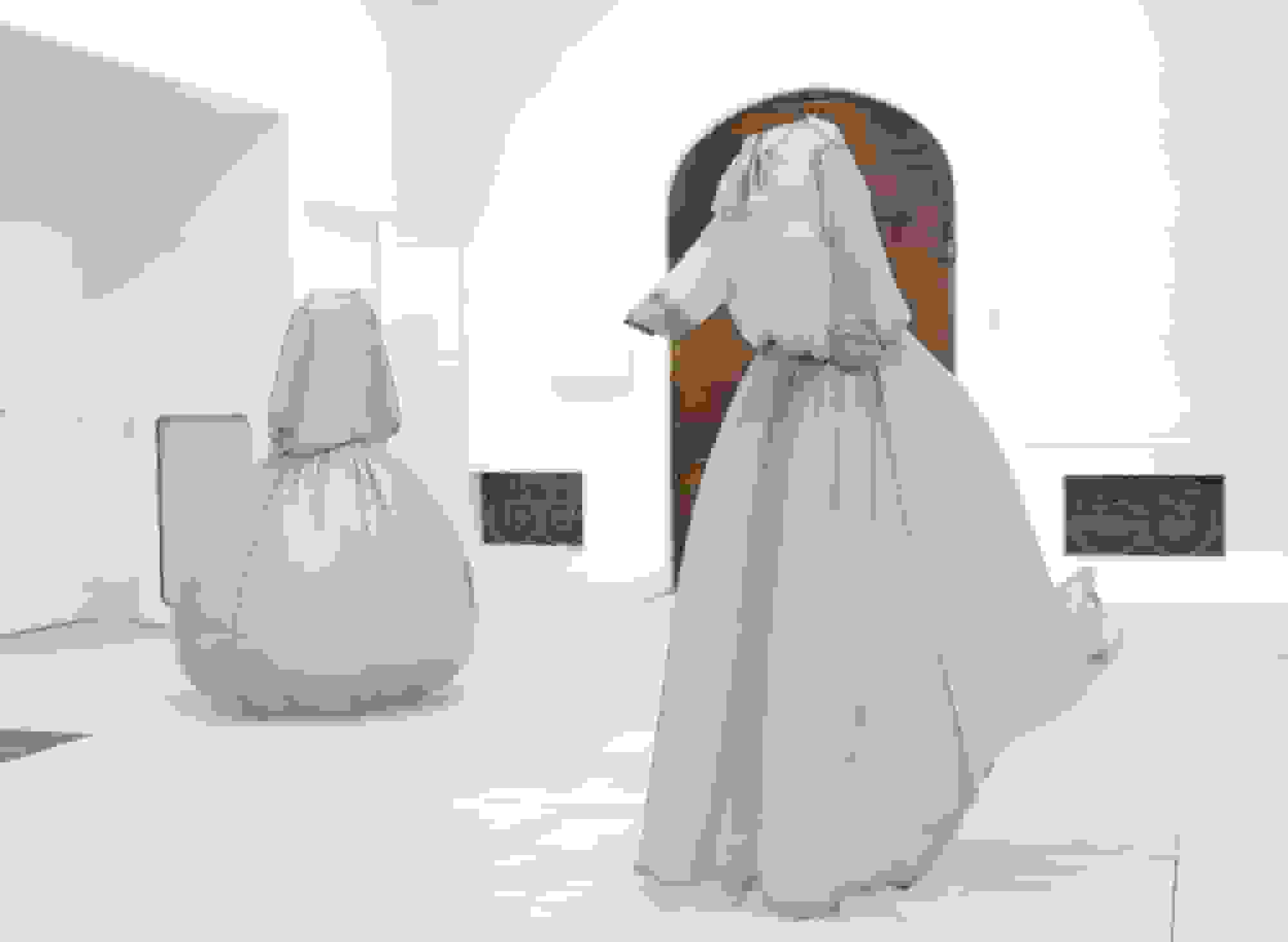 لباس‌های شبح‌وار فایبرگلاس براندون موریس در گالری پاریس