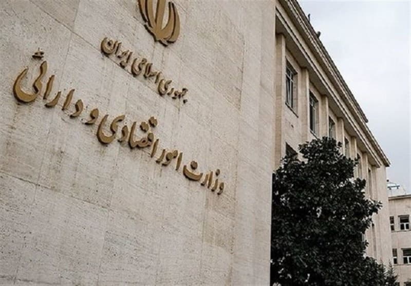 وزیر اقتصاد: زیان بانک آینده را سهامداران اصلی پرداخت می‌کنند