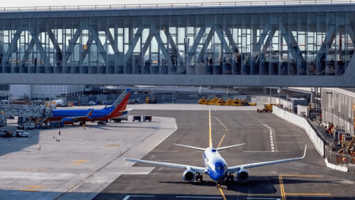 برخورد دو هواپیما در فرودگاه لاگواردیای نیویورک