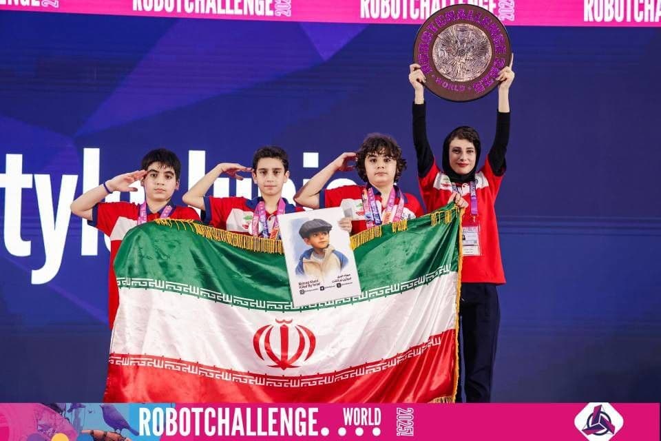 تیم رباتیک زیر ۱۷ سال برای مسابقات آسیایی تایلند آماده می‌شود