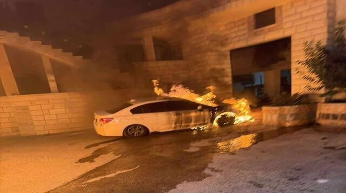 آتش زدن خودرو‌های فلسطینیان توسط شهرک‌نشینان در کرانه باختری