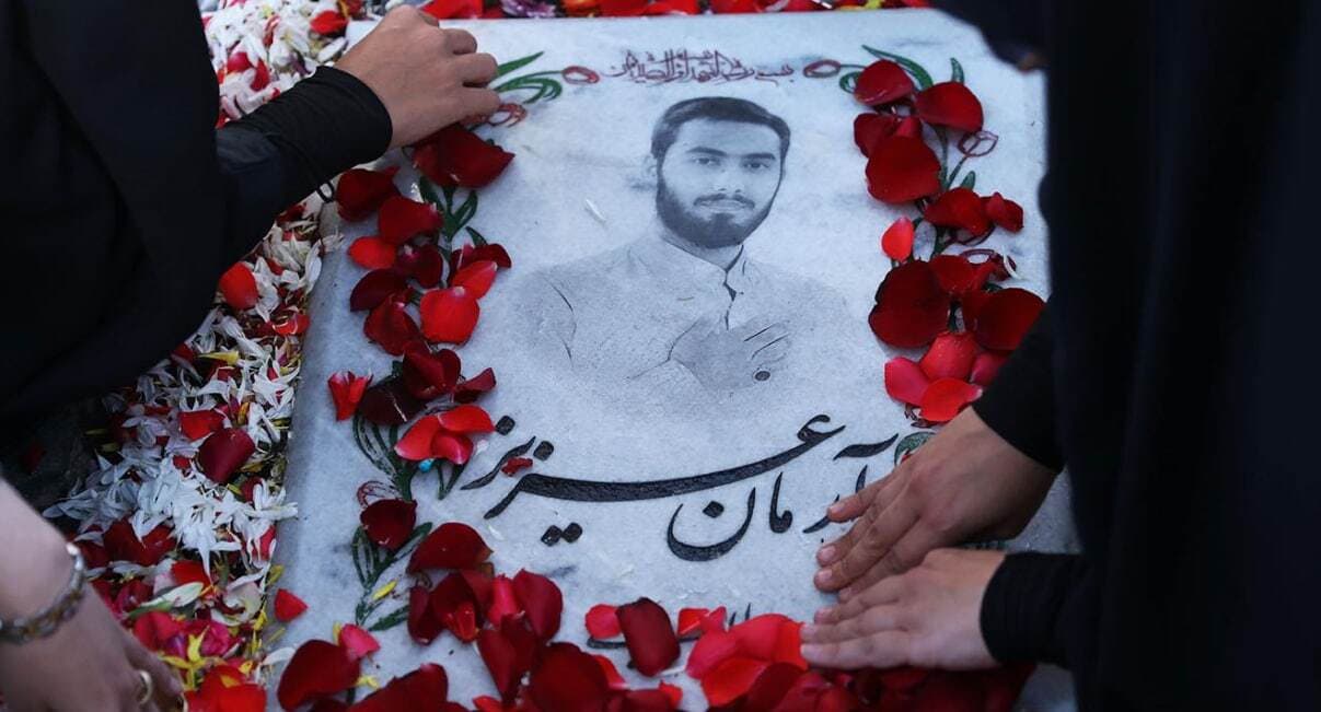 شهید آرمان علی وردی؛ الگویی از دهه هشتادی‌ها در خدمت به خانواده و مردم