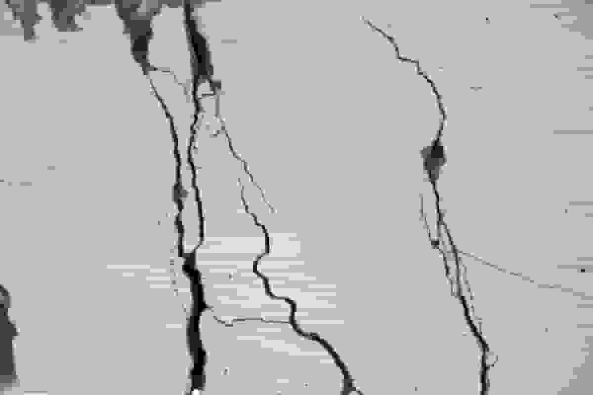 جهان مبنی اعتبار خصوصی با نشانههای بیشتری از شکافها دست و پنجه نرم میکند