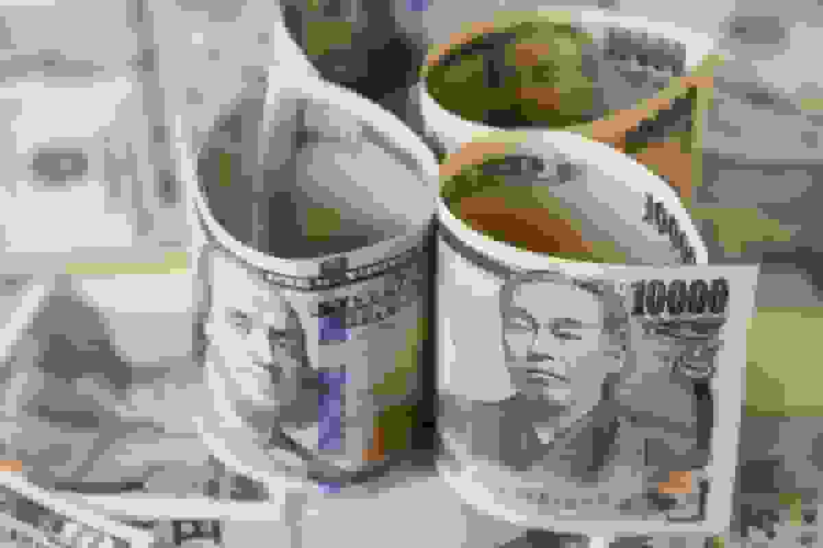 صندوقهای سرمایهگذاری شرط بندی میکنند ین تا پایان سال به ۱۶۰ در برابر دلار سقوط کند
