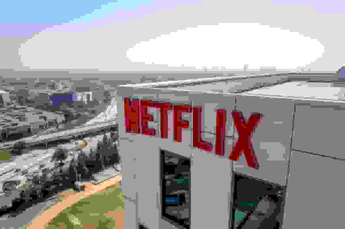 نتفلیکس در حال بررسی خرید استودیو و خدمات استریم وارنر براساس گزارش رویترز