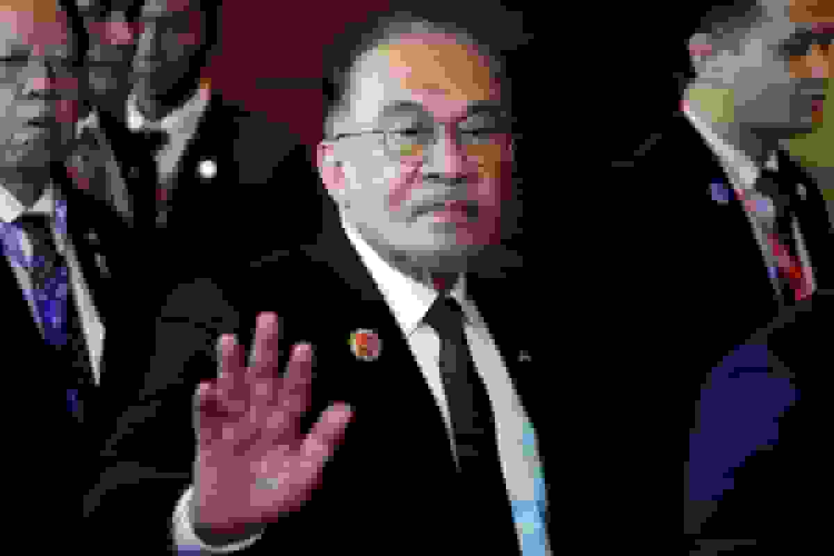 لغو سفر انور ابراهیم نخست وزیر مالزی به استان پاهانگ به دلیل کمردرد