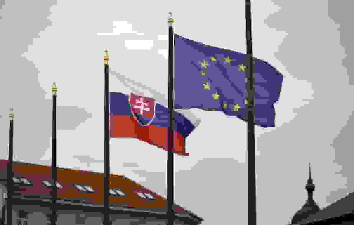 اسلواکی به بلوک مجارستان و چک پیوست در حالی که کره جنوبی به کریدور شمالی علاقه نشان میدهد