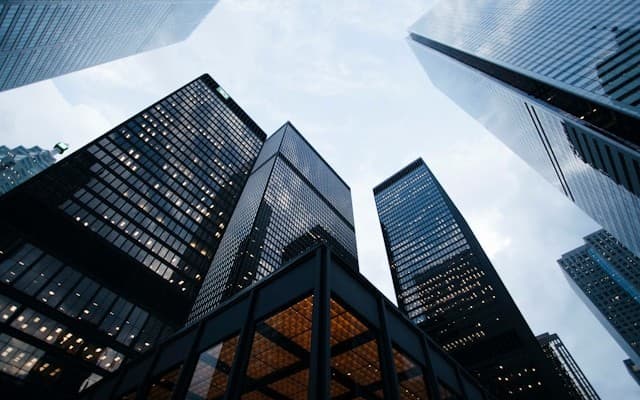 معماری توزیعشده مونولیت به معماری ترکیبی در AWS