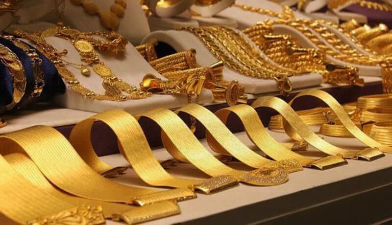 سقوط قیمت طلای جهانی تحت تأثیر افزایش ارزش دلار و دادههای تورم آمریکا