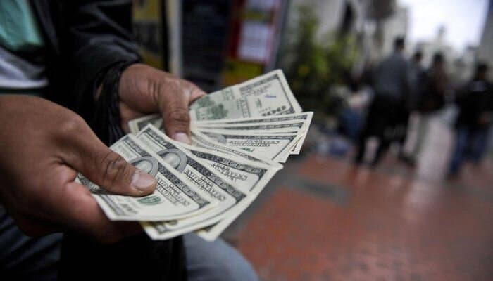 اتفاق مهم در بازار ارز: شوک معاملهگران با ریزش دلار تا ۱۱۲ هزار تومان