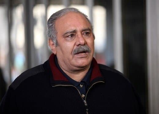 بیقراری و اشکهای نوه محمد کاسبی در مراسم خاکسپاری پدربزرگش