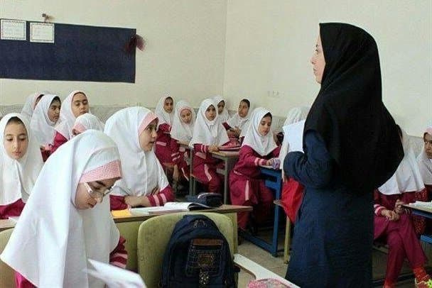 پارسا: معلم به تنهایی نمیتواند بار تعلیم و تربیت را به دوش بکشد