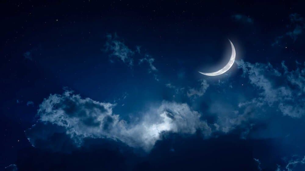 زمان پایان قمر در عقرب آبان ۱۴۰۴ و فضیلت خواندن آیت الکرسی