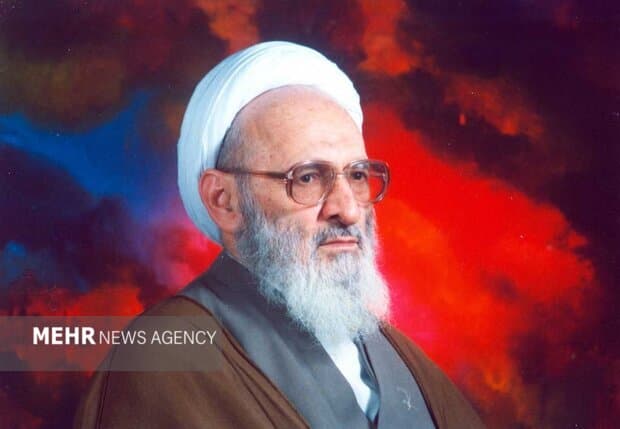 سیره علامه حسنزاده آملی پیوند عرفان با اجتماع را نشان داد