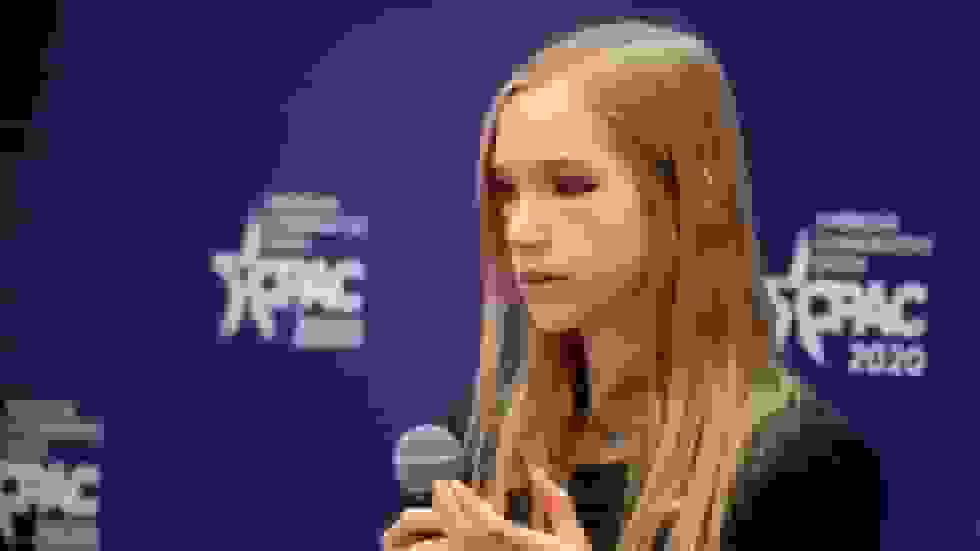 طرفدار آزادی بیان دستراستی درخواست پناهندگی در آمریکا میکند