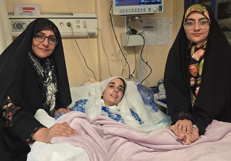 فهیمه هاشمی تبار پس از 112 روز از شهادت پدر و مادرش مطلع شد