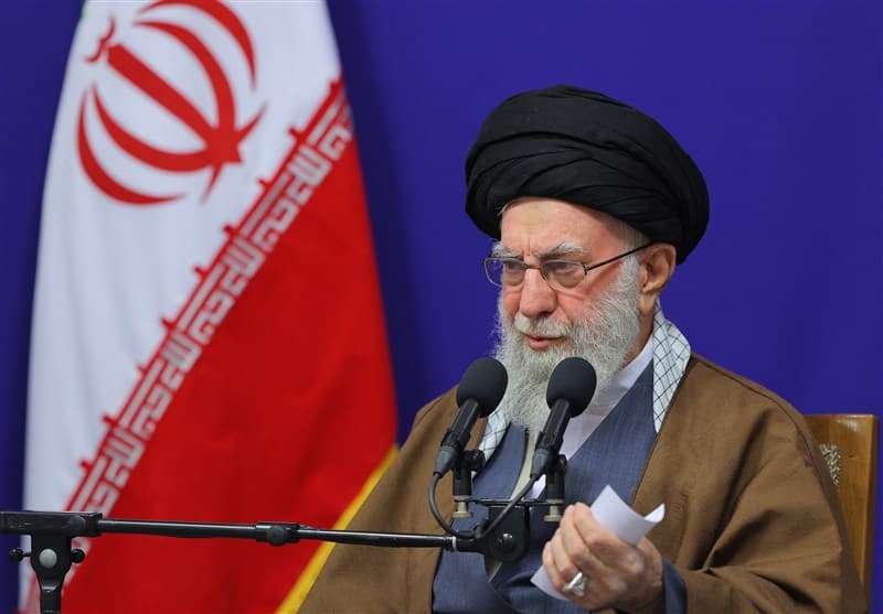امام خامنهای: مرحوم آقای نائینی فقیه استثنائی و استوانه رفیع حوزه نجف