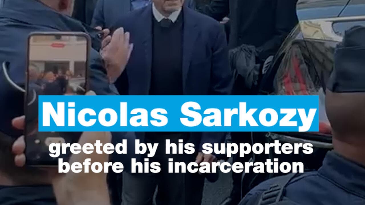 نیکولا سارکوزی توسط هوادارانش پیش از زندانی شدن مورد استقبال قرار گرفت