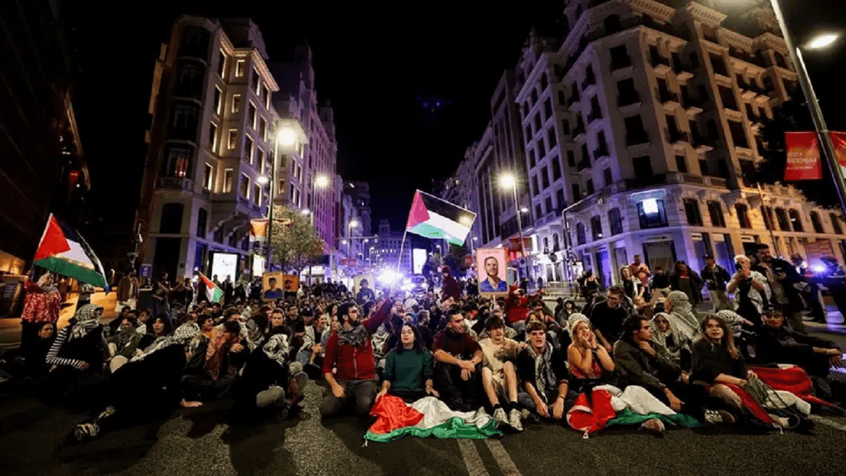 اسپانیا کاردار اسرائیل را پس از حمله به کاروان غزه فراخواند