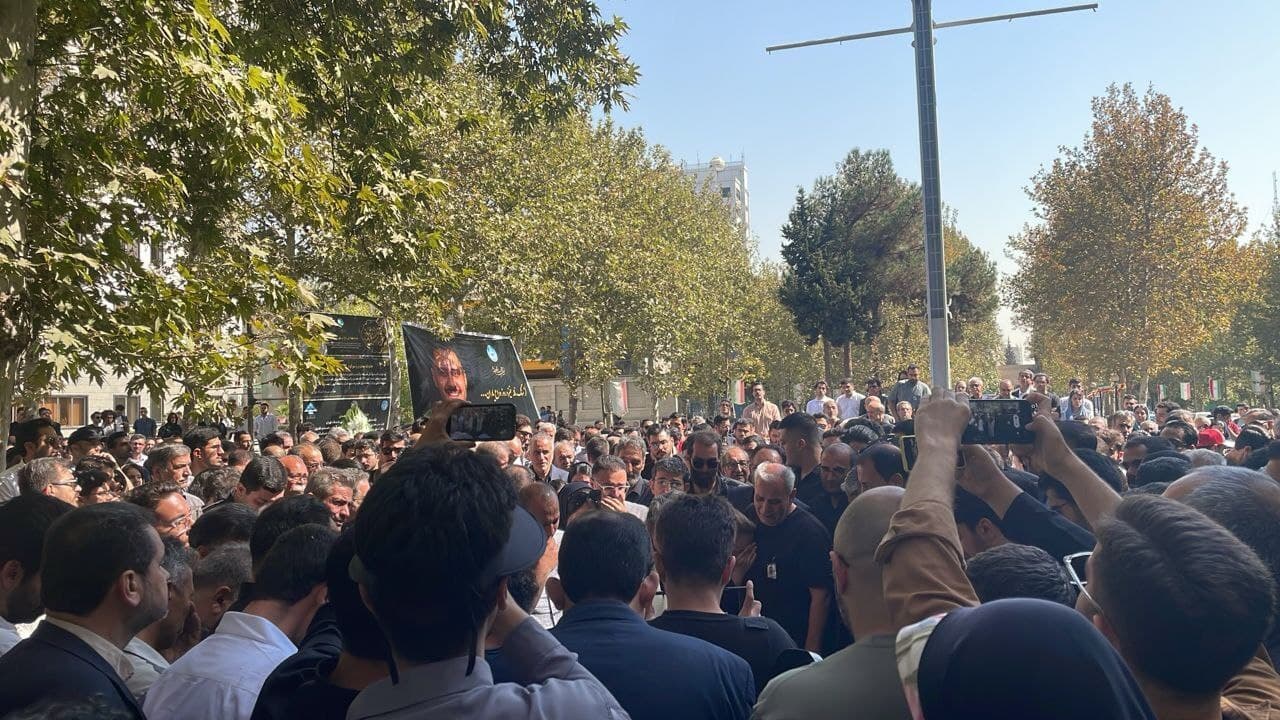 مراسم تشییع محمد امین کلاته دانشجوی دانشگاه تهران در پردیس ۲ دانشکدگان فنی