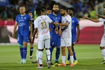 حذف اعداد ۶ و ۷ از پوستر بازی چادرملو مقابل استقلال