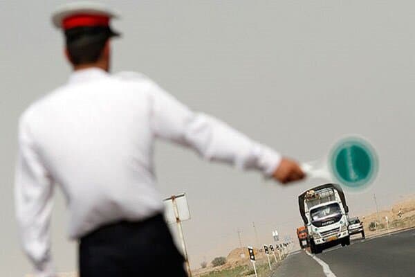توقیف کامیون حامل گاز مایع با راننده ۱۴ ساله در محور میناب-بندرعباس