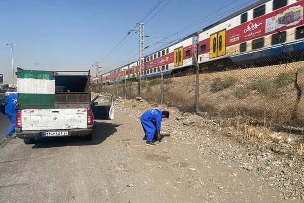 اجرای طرح جمعآوری پسماند خشک در حاشیه خط ۵ مترو تهران