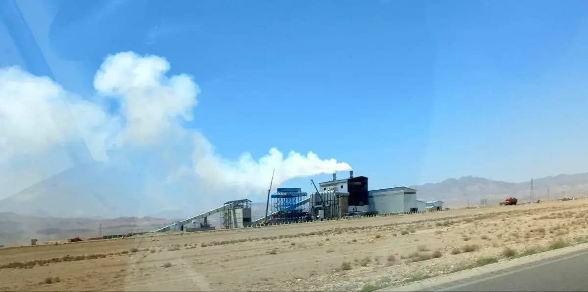 سه کارگر مصدوم با سوختگیهای ۳۰ تا ۹۰ درصد در کارخانه فروسیلیس دامغان