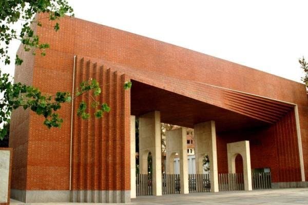 انتصاب سرپرست جدید پردیس بینالملل شریف در کیش