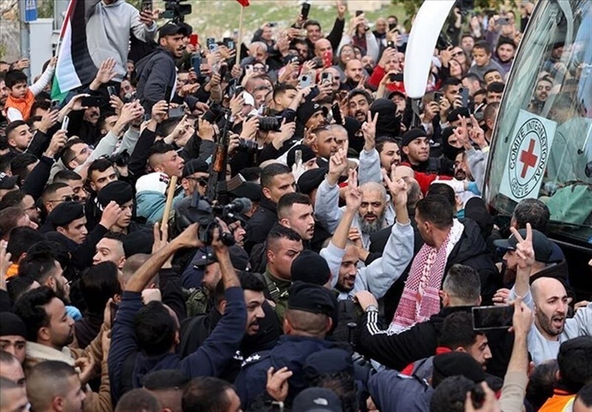 ورود اولین اتوبوس حامل آزادگان فلسطینی به رامالله