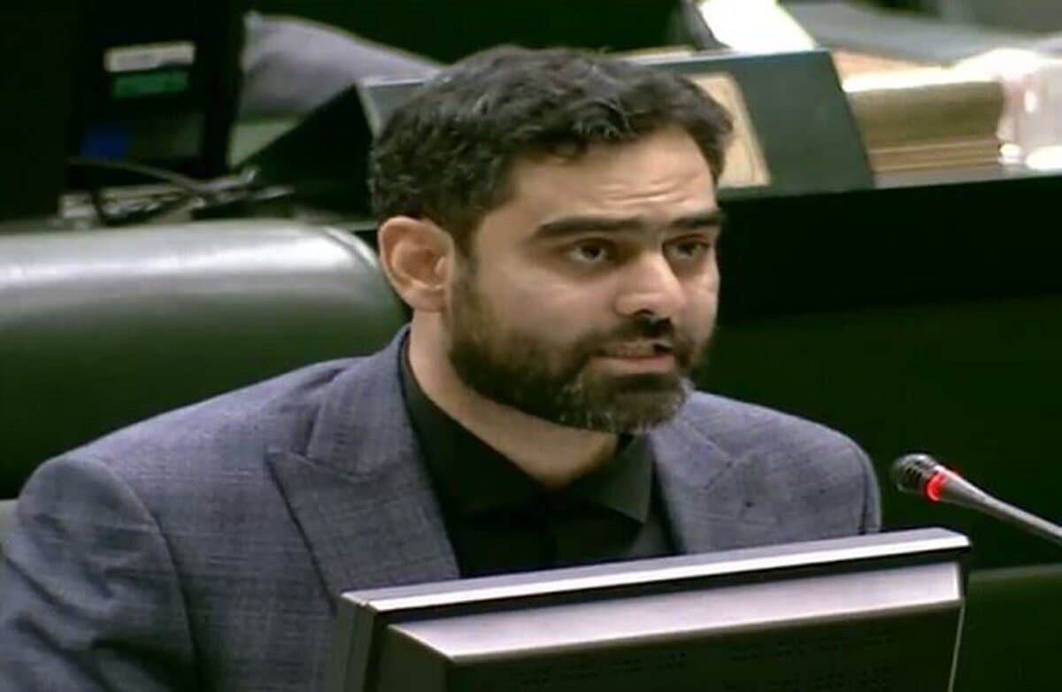ثابتی: بحث سه نرخی شدن بنزین جدی شده آن هم ۳۰۰ تا ۵۰۰ درصد؛ مگر میخواهید کشور را به هم بریزید؟