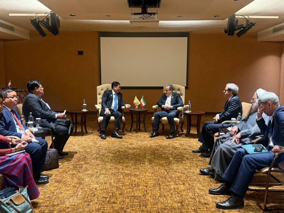 دیدار وزیر خارجه ایران با همتای میانماری در حاشیه نشست عدم تعهد