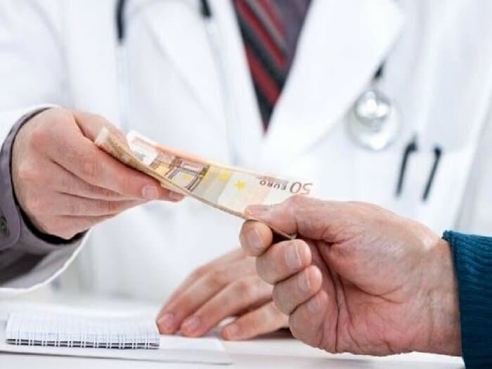دستور دادستان هرمزگان برای مقابله با دریافتهای غیرقانونی پزشکان
