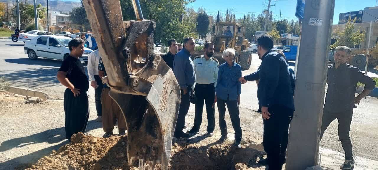 قطع ۱۳ انشعاب غیرمجاز آب در حوالی میدان نبوت ایلام