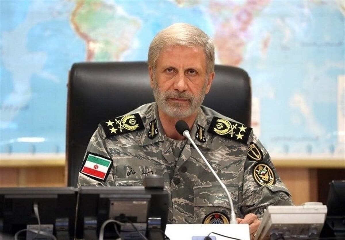 سرلشکر حاتمی: فارغالتحصیلان دانشگاههای افسری ارتش آمادگی بسیار خوبی دارند