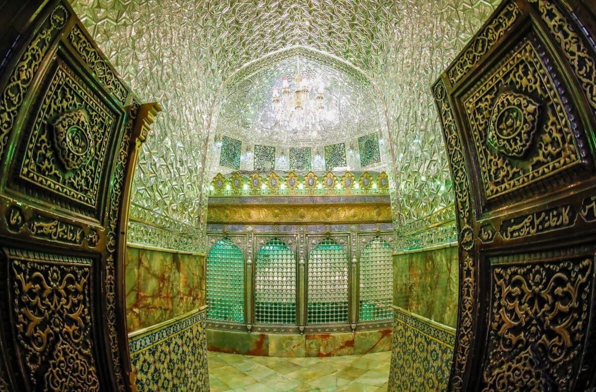 ششمین مراسم غبارروبی ضریح مطهر حضرت صالح(ع) برگزار شد