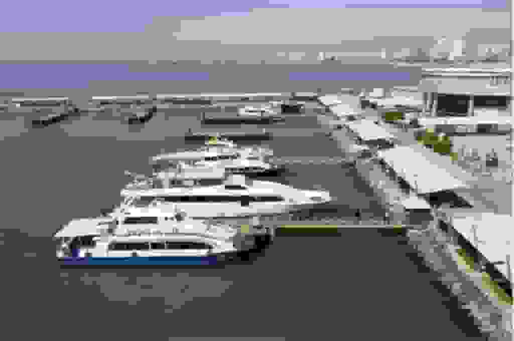 تعطیلی موقت بندر شهید ذاکری قشم به دلیل شرایط نامساعد جوی