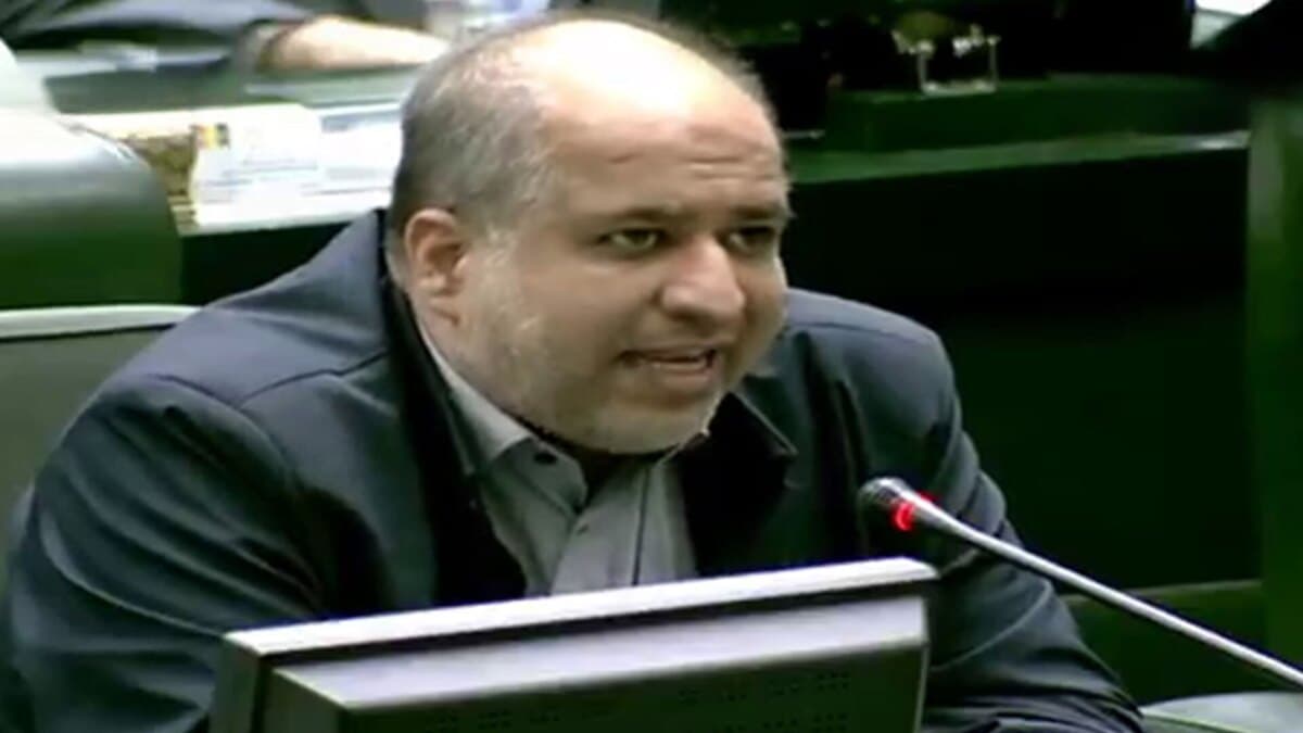انتقاد نماینده تهران از استخدام علی احمدنیا با حقوق ۲۰۰ میلیونی در پتروشیمی جم