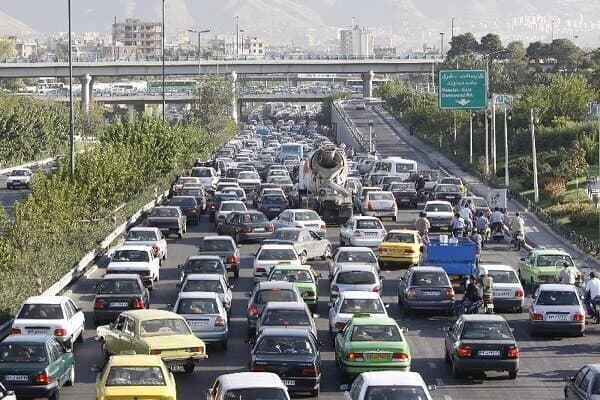 بررسی ترافیک صبحگاهی بزرگراههای همت و نواب در تهران