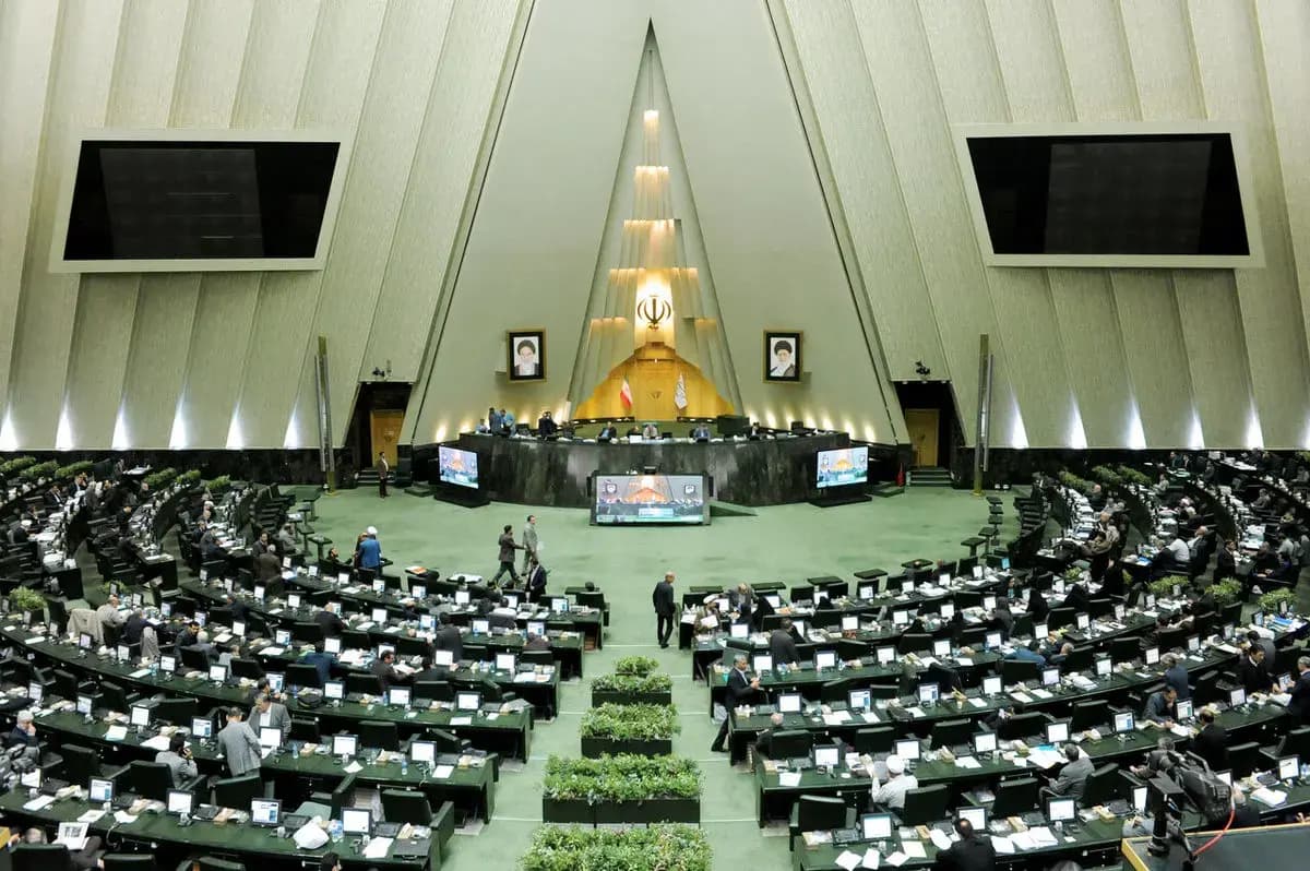 خانه ملت بر مدار منافع ملی: لیاخوفهای غربگدا علیه مجلس انقلابی