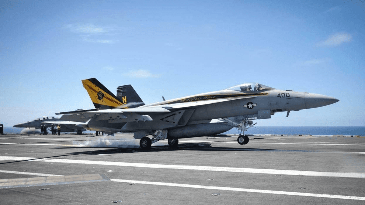 سقوط جنگنده و بالگرد نیروی دریایی آمریکا در دریای جنوبی چین