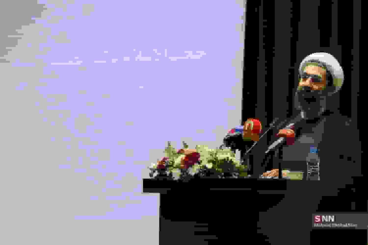 رهبر معظم انقلاب لنگر ثبات نظام در طوفانها و بحرانها