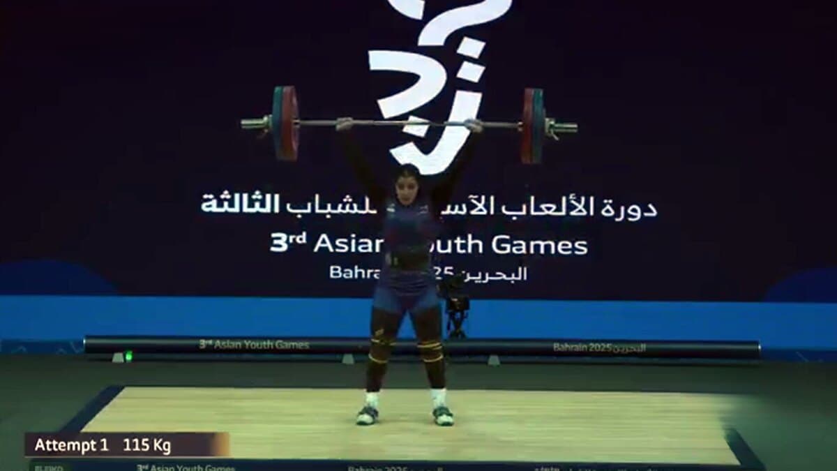 زهرا حسینی وزنهبردار دهه هشتادی به مدال برنز مسابقات آسیایی جوانان رسید