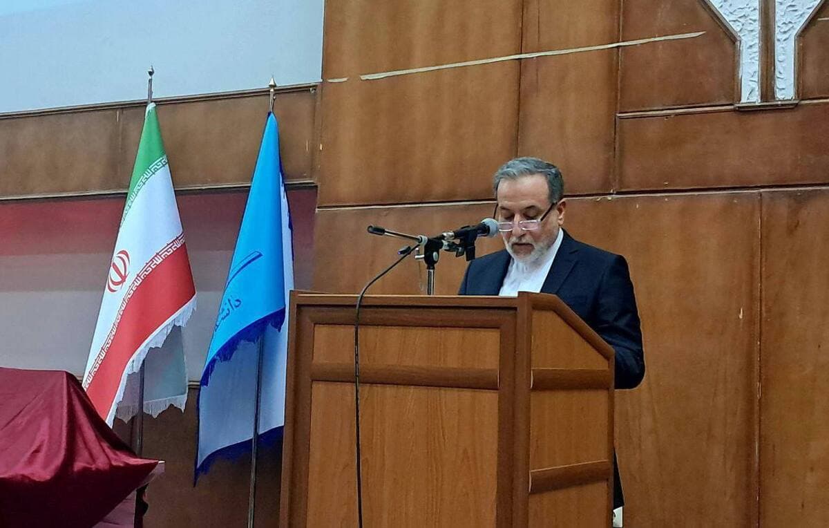 عراقچی: با دشمن متجاوز مذاکره نمیکنیم