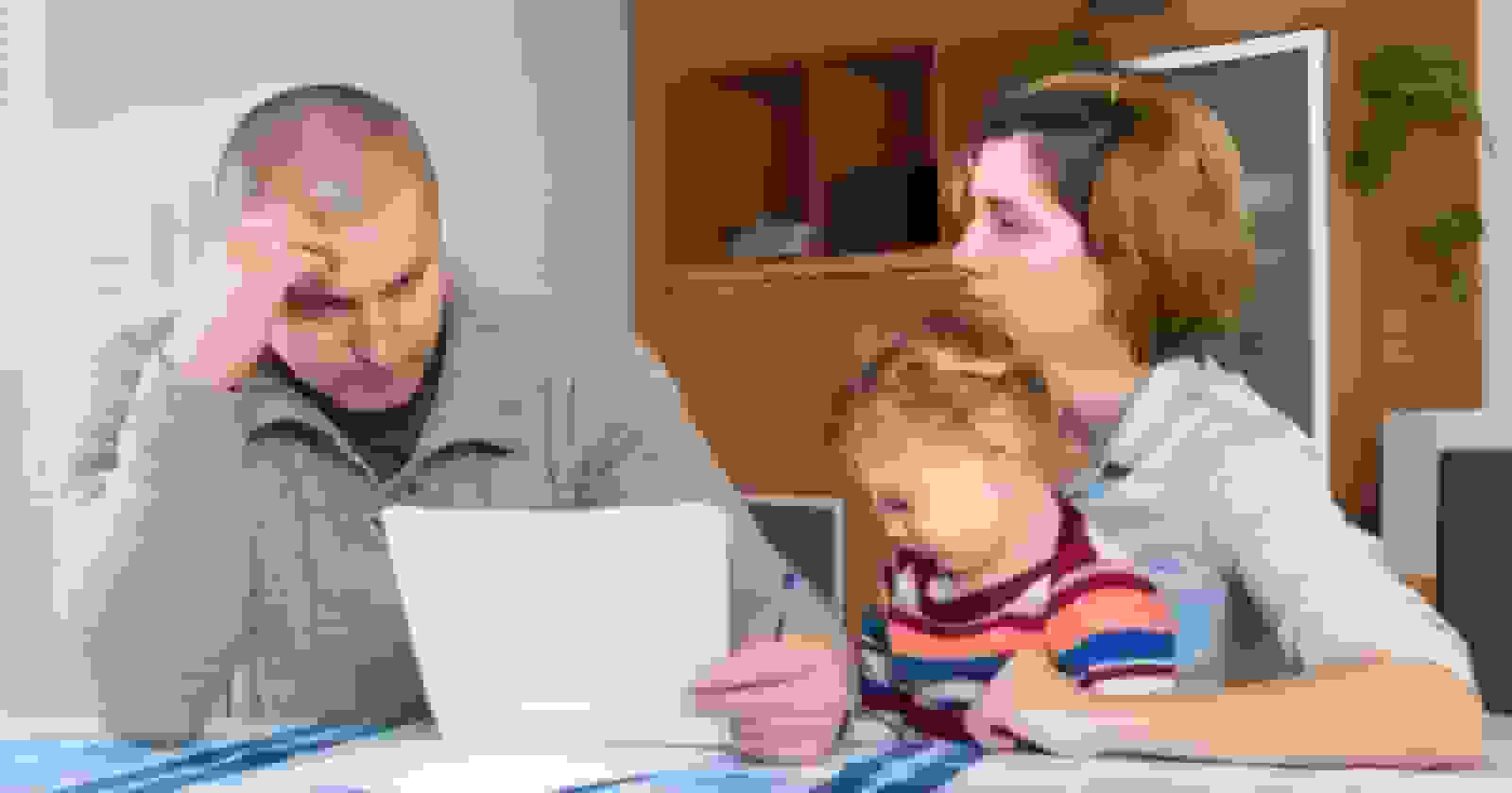 تحقیق جدید: تأثیر مشکلات مالی والدین بر مهارتهای اجتماعی کودکان