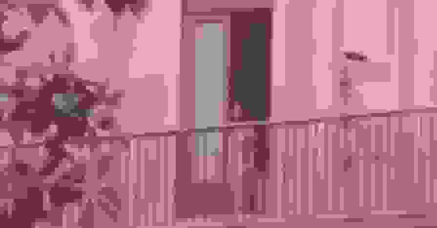 بانوی اسرارآمیز در کاخ فرماندار؟ شاید یک روح باشد، او میگوید